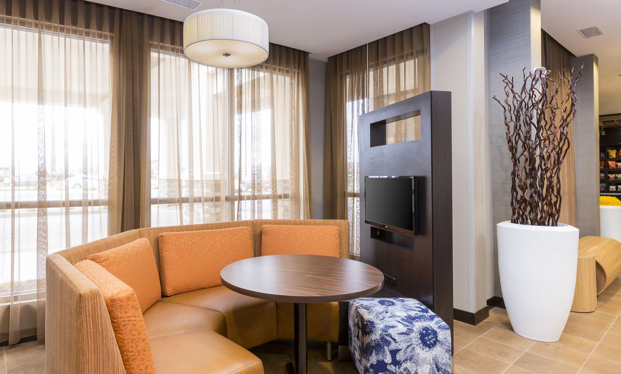 Courtyard By Marriott Bismarck North Hotel Ngoại thất bức ảnh