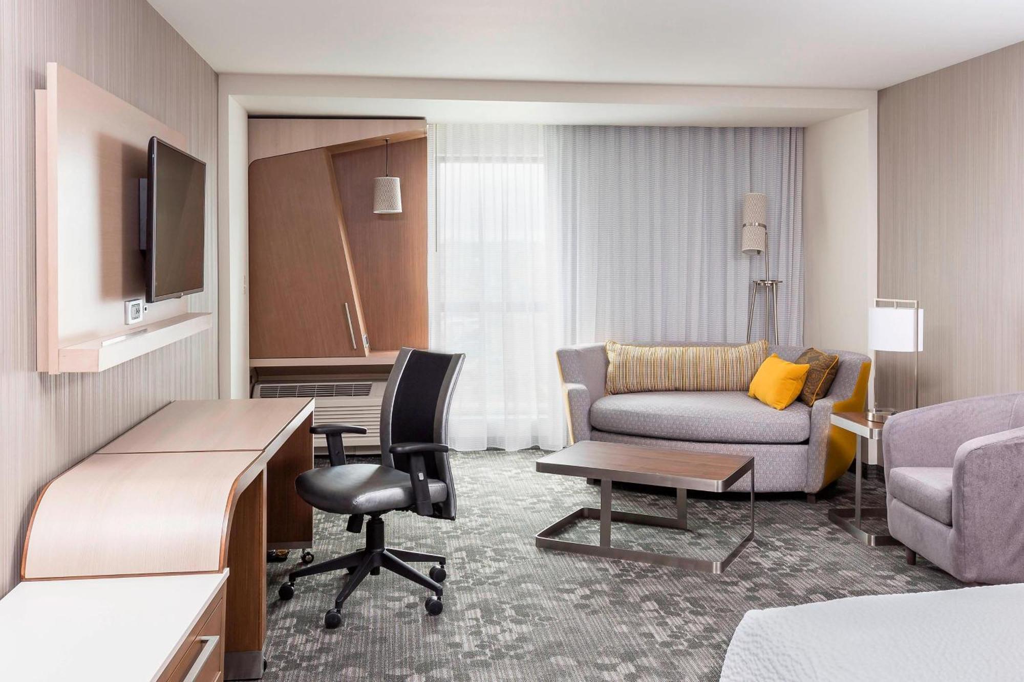 Courtyard By Marriott Bismarck North Hotel Ngoại thất bức ảnh