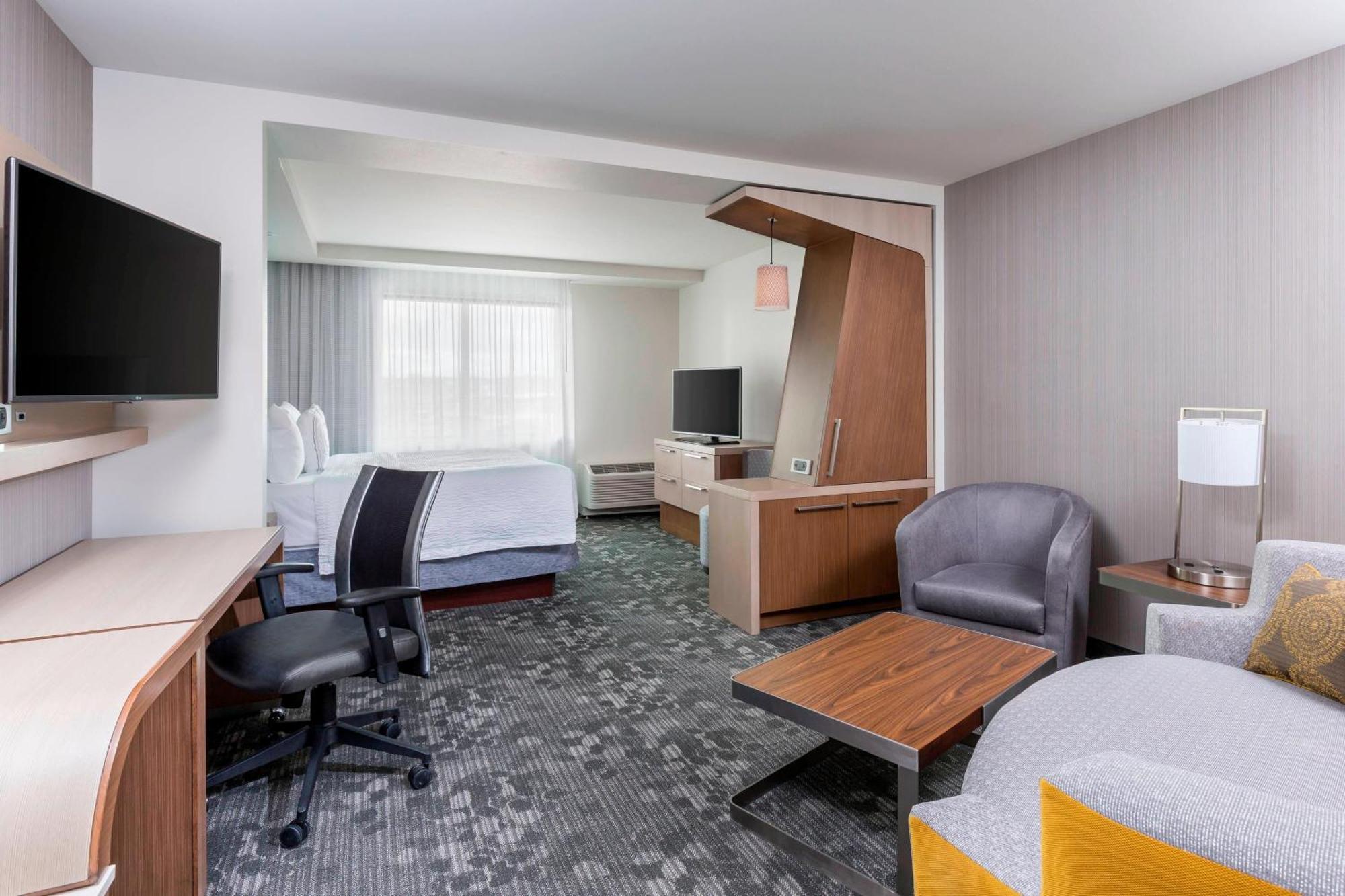 Courtyard By Marriott Bismarck North Hotel Ngoại thất bức ảnh