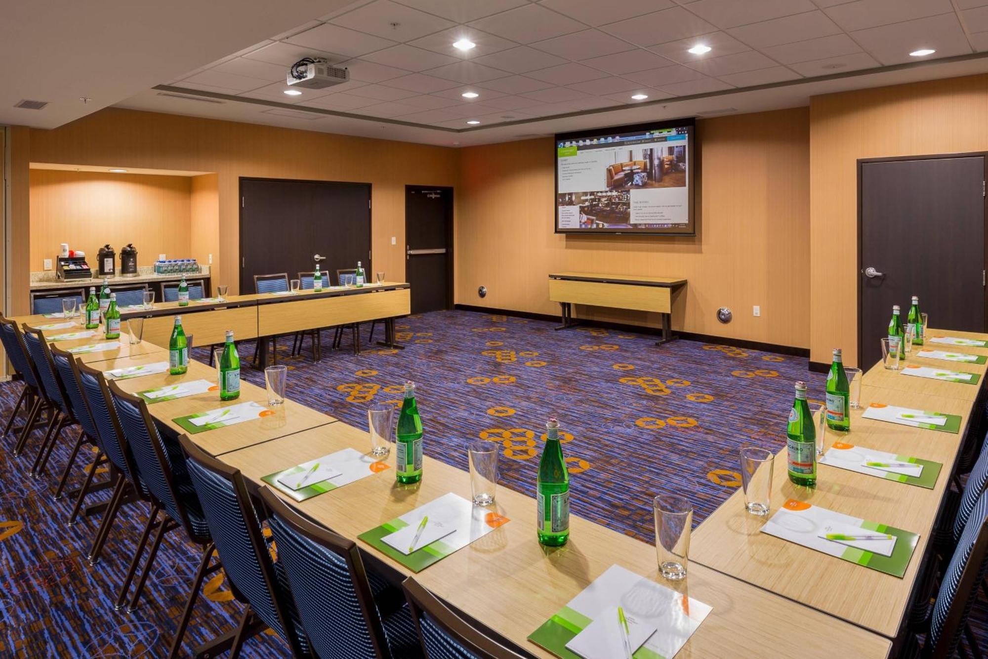 Courtyard By Marriott Bismarck North Hotel Ngoại thất bức ảnh