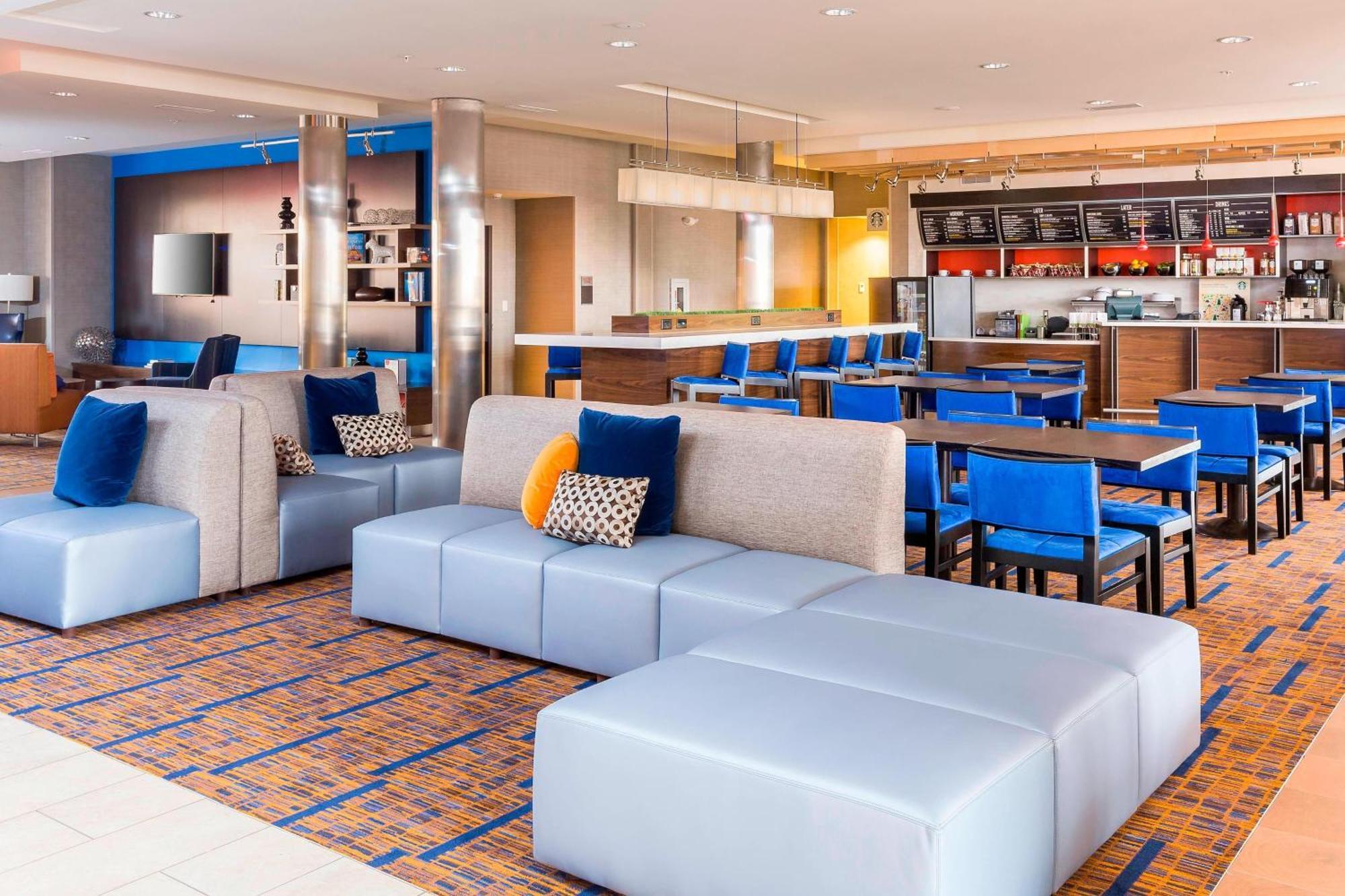Courtyard By Marriott Bismarck North Hotel Ngoại thất bức ảnh