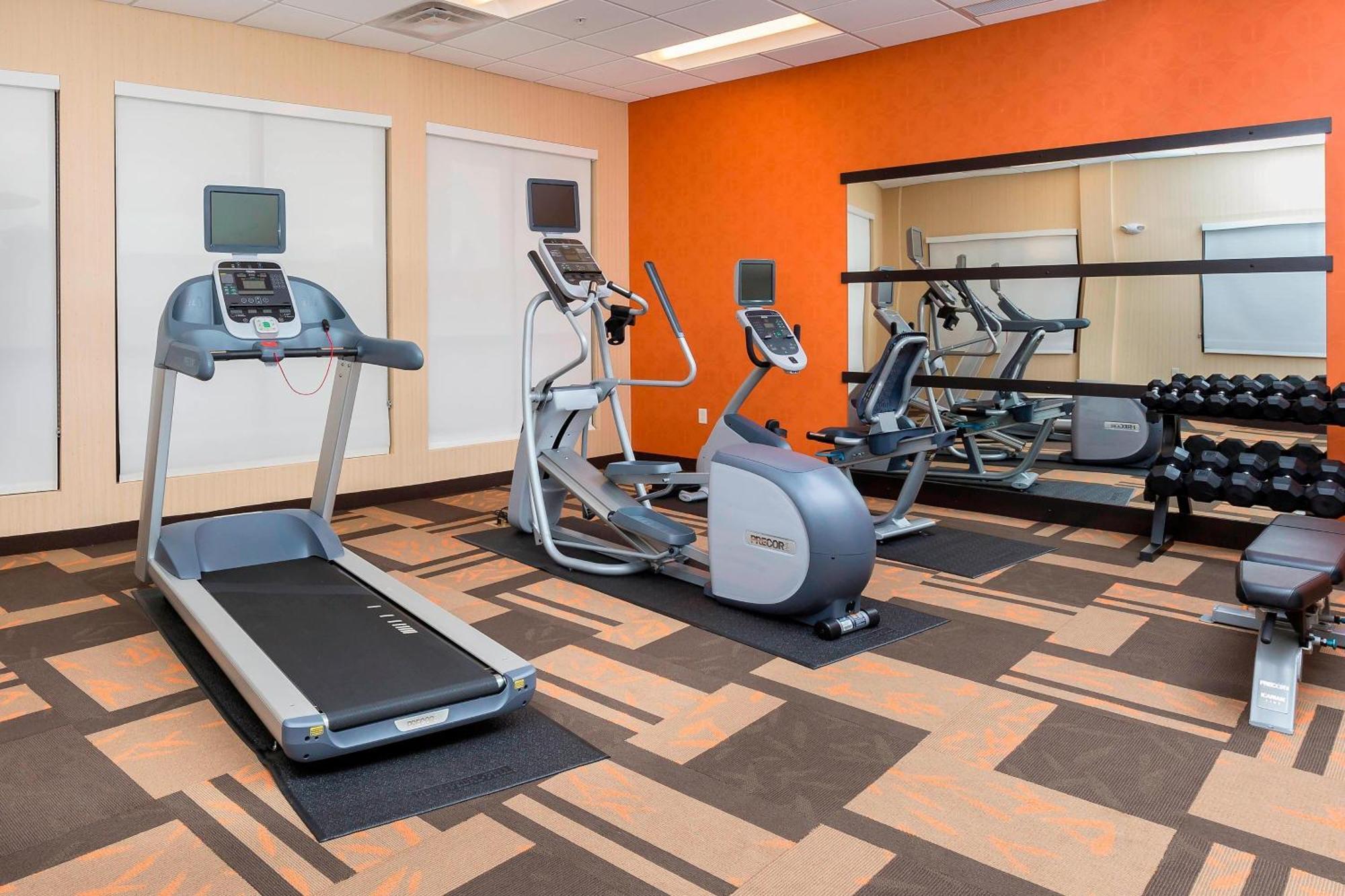 Courtyard By Marriott Bismarck North Hotel Ngoại thất bức ảnh