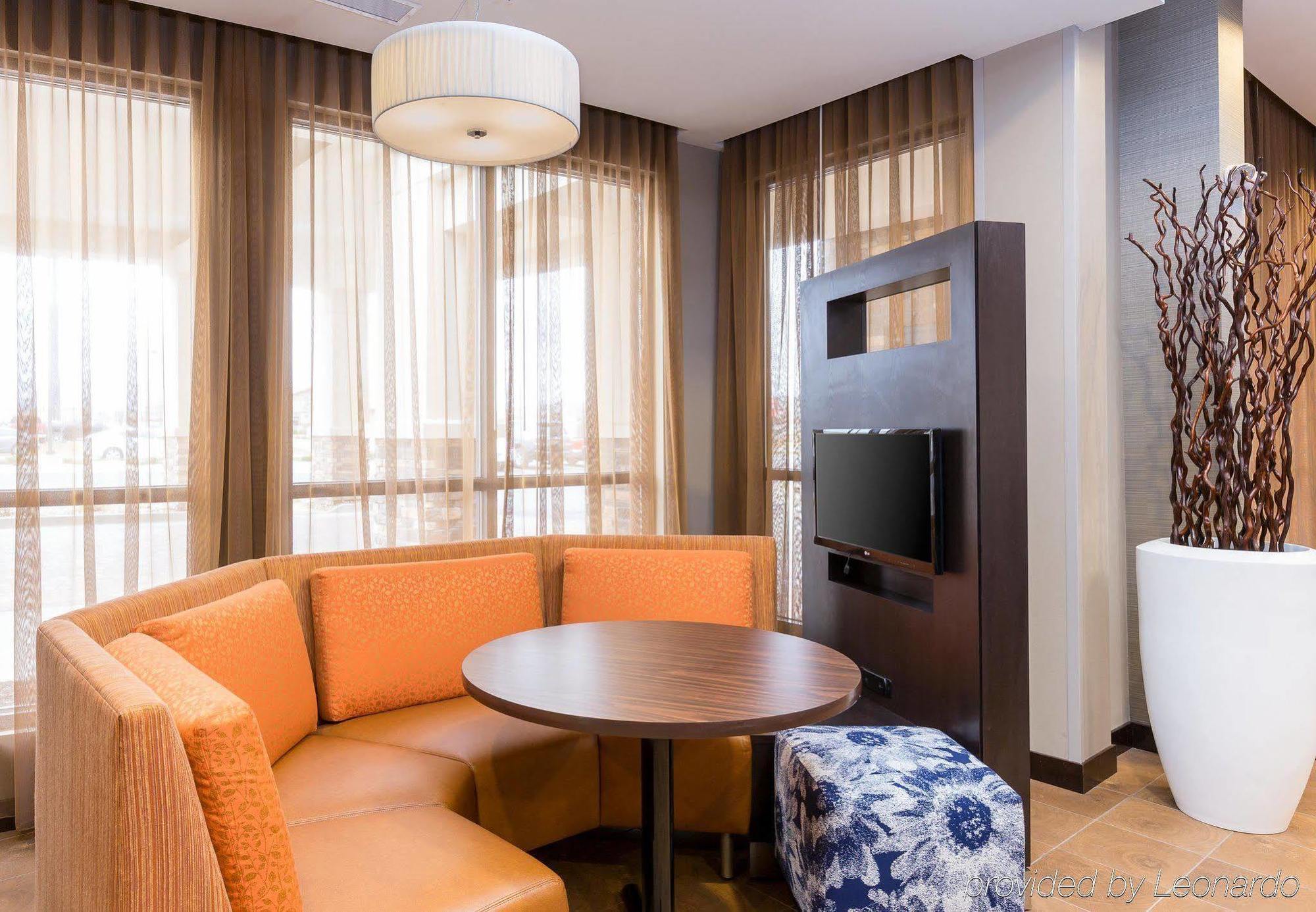 Courtyard By Marriott Bismarck North Hotel Ngoại thất bức ảnh