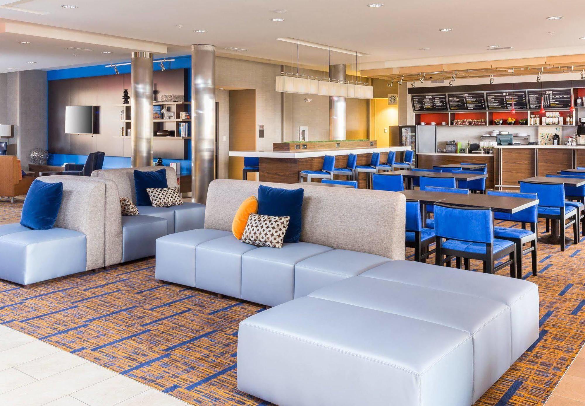 Courtyard By Marriott Bismarck North Hotel Ngoại thất bức ảnh