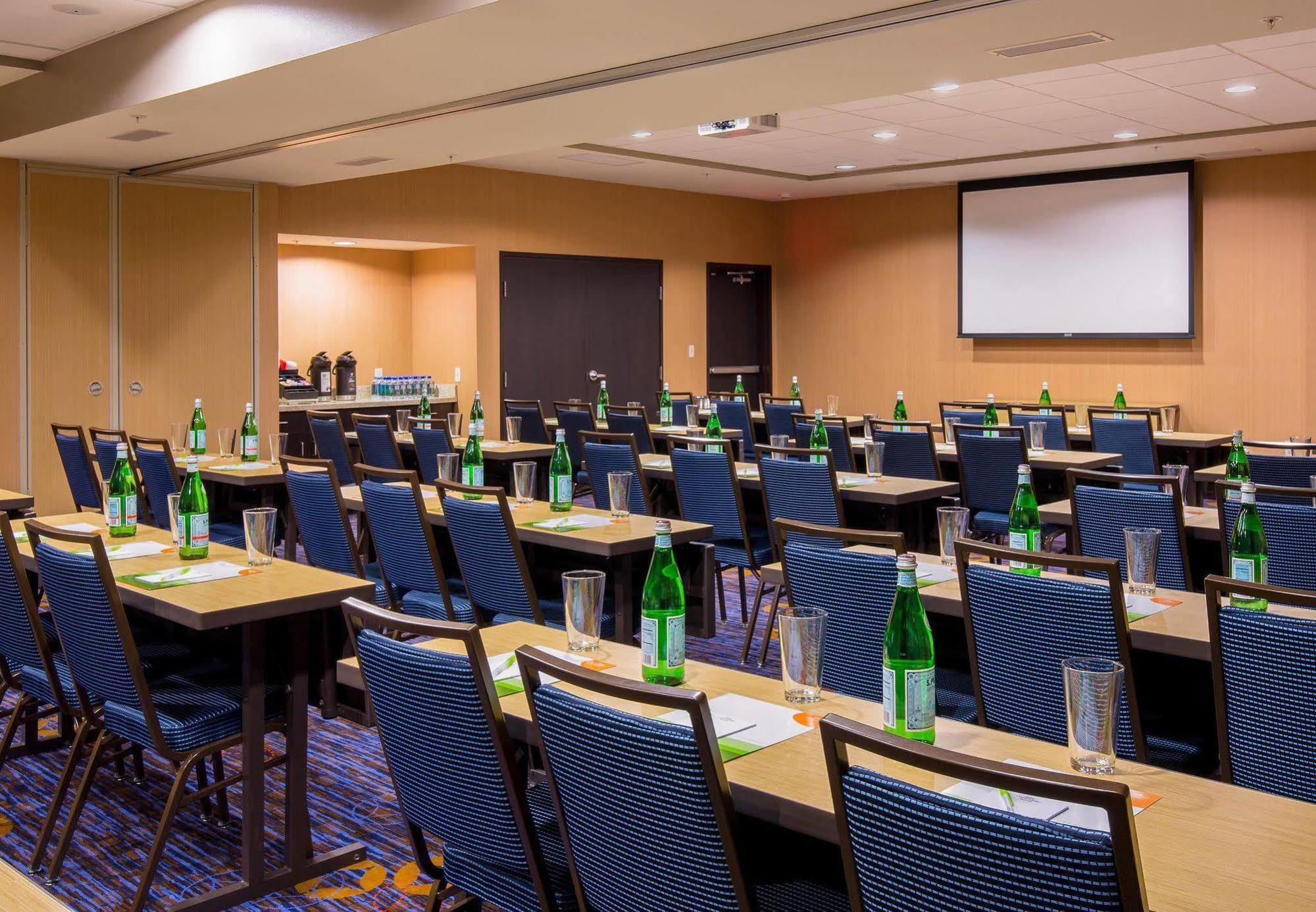 Courtyard By Marriott Bismarck North Hotel Ngoại thất bức ảnh