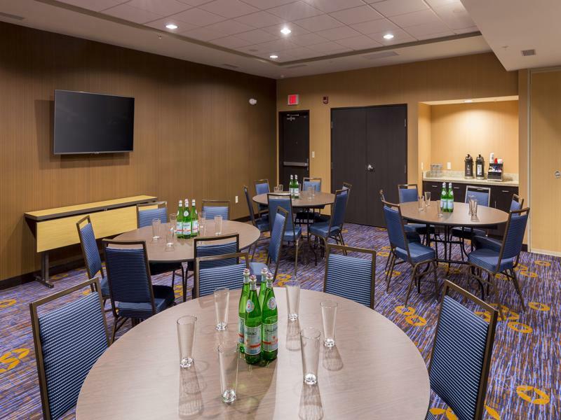 Courtyard By Marriott Bismarck North Hotel Ngoại thất bức ảnh